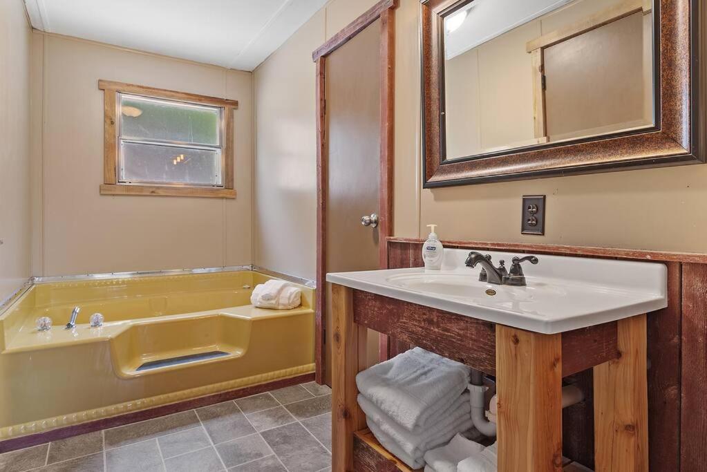 Blue Pine Retreat Villa Lead Екстериор снимка
